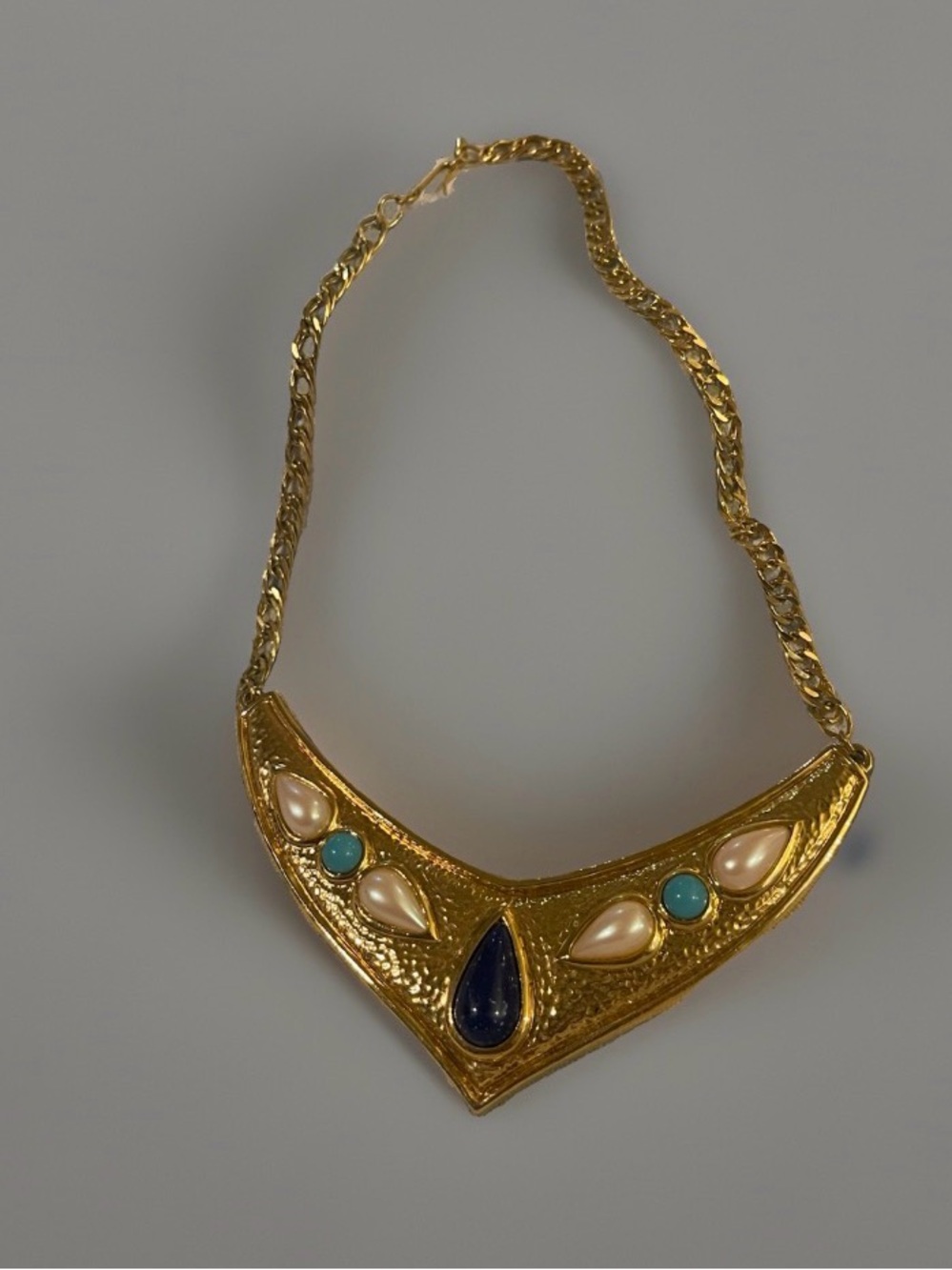 Avon vintage eGold-Tone Statement Necklace with Blue, Turquoise and Pearl Accent